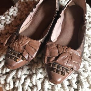 Vince Camuto brown leather flats size 6